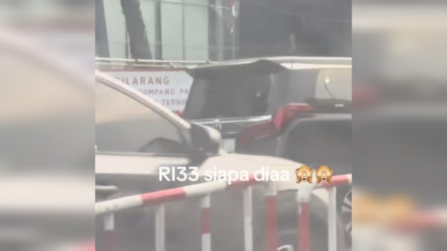 Tangkapan layar mobil RI 33 yang beredar di media sosial. [X]